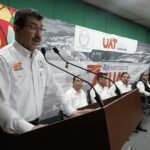 UAT y Secretaría de Educación entregan más de 8 000 becas a universitarios