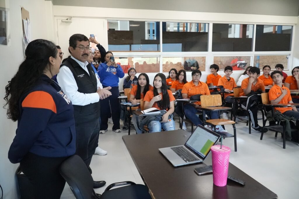 Constató rector logros y avances académicos de la Prepa 3 UAT