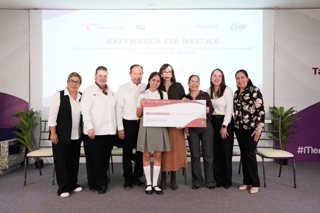 Impulsan Gobierno y DIF Tamaulipas inclusión y permanencia educativa con la entrega de becas