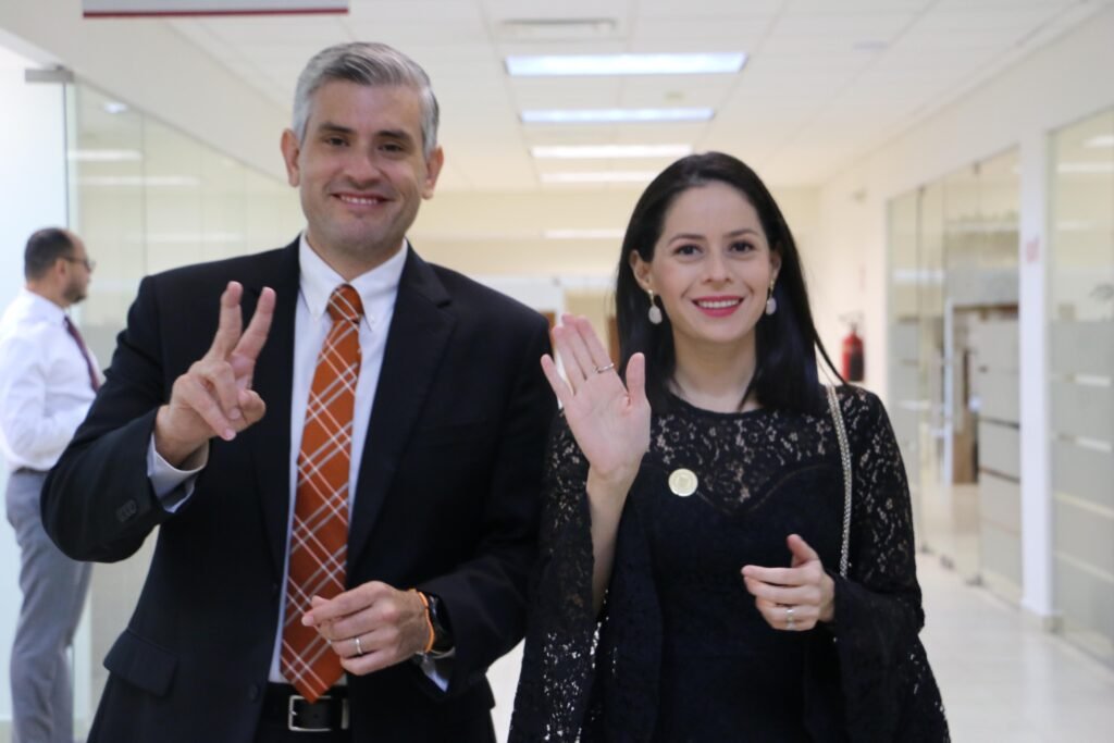 MC propone carteles informativos obligatorios en toda obra pública