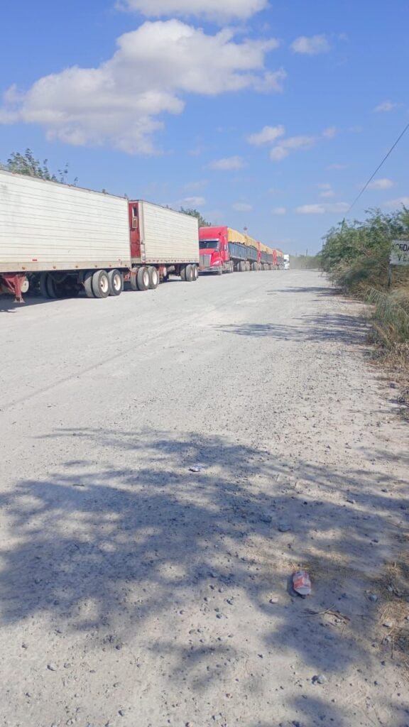 Siguen los bloqueos carreteros; ninguna autoridad se ha acercado a dialogar
