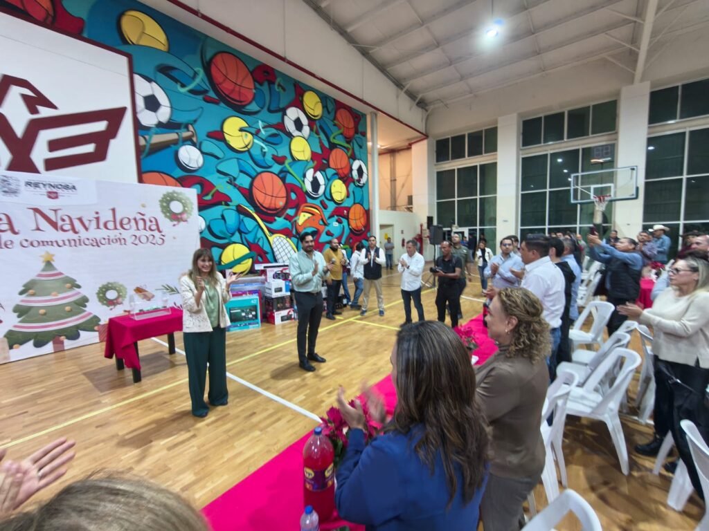 Encabezaron Carlos y Maki animada posada a periodistas