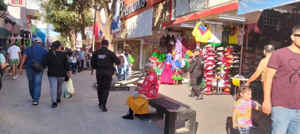 Vigila Guardia Estatal de Proximidad Municipal área peatonal en Reynosa