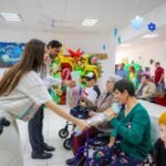 Compartió Carlos Peña Ortiz un mensaje y regalos a adultos mayores de Casa Hogar