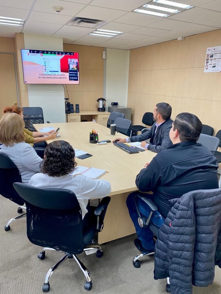 Impulsa SET calidad educativa con capacitación especializada para asesores de Preparatoria Abierta