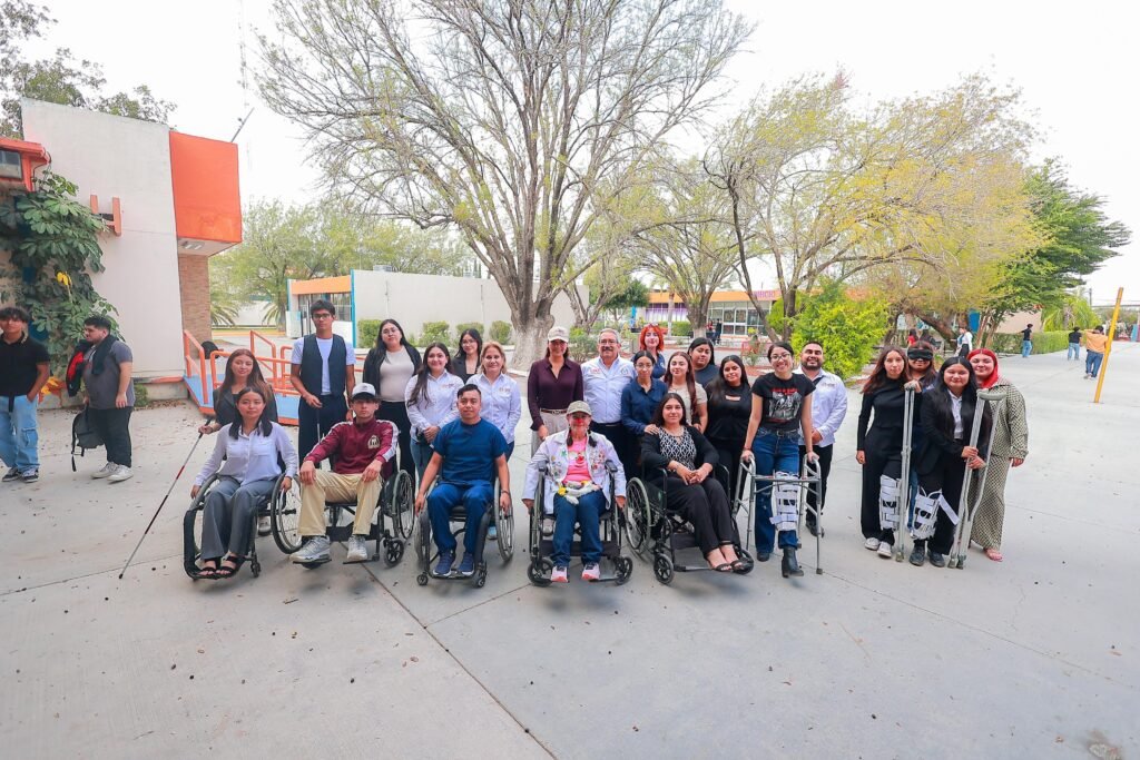 Concientiza DIF-Reynosa a jóvenes sobre la discapacidad con la dinámica Te Presto Mis Zapatos”