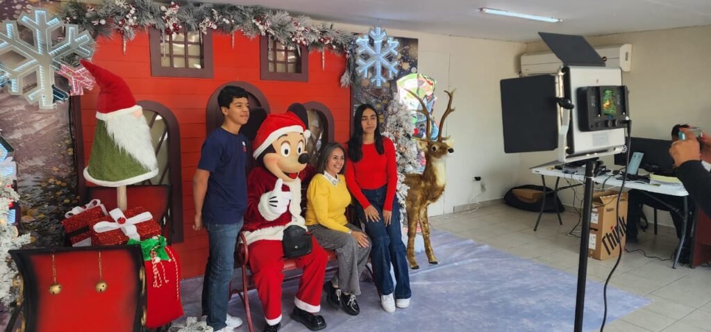 ¡No te pierdas la oportunidad de tomarte una foto ¡GRATIS!con Santa!