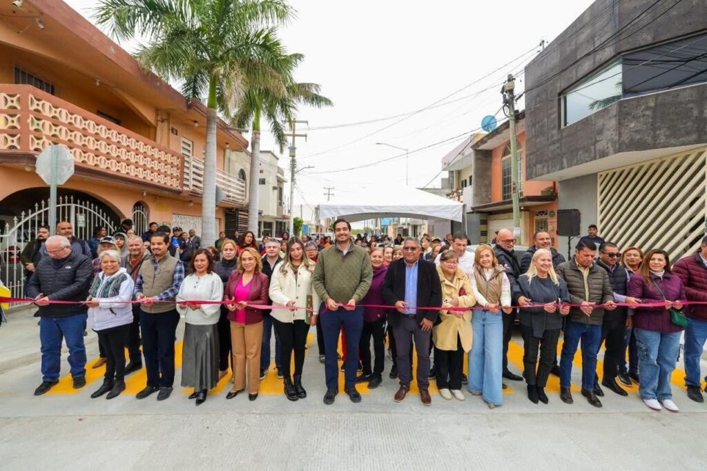 Inauguró Carlos Peña Ortiz nueva pavimentación con vecinos de Lomas del Villar