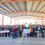 Entregó Carlos Peña Ortiz tarjetas de becas Rita Cetina en la secundaria técnica # 73