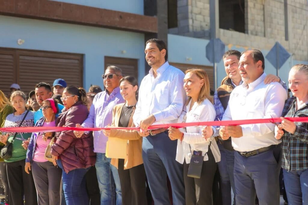 Inauguraron Alcalde y colonos pavimentación hidráulica de la calle Chiapas en la Esfuerzo