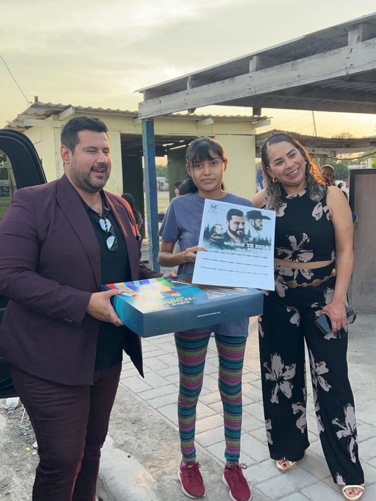 Entregó roscas de reyes Mauricio De Alejandro