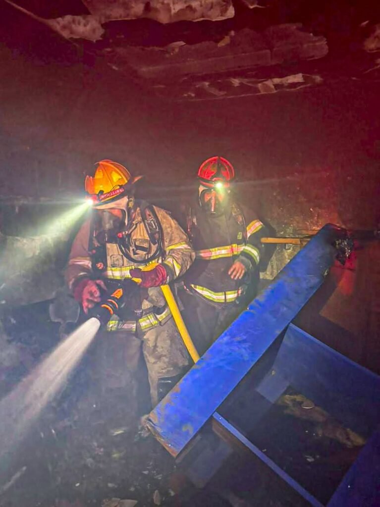 Muchas pirotecnia, disparos al aire y balas perdidas