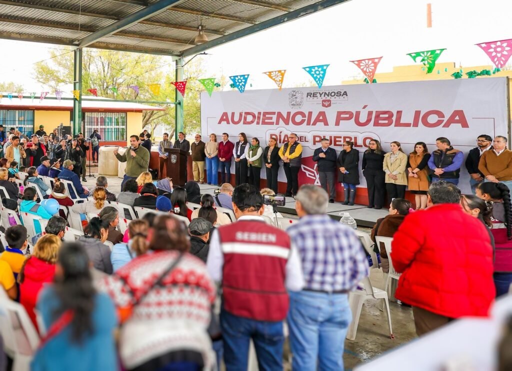 Entregaron becas Rita Zetina y realizaron Audiencia del Día del Pueblo