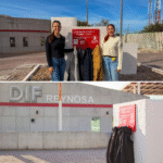 Instalan DIF-Reynosa y Voluntariado, percheros comunitarios en apoyo a personas vulnerables