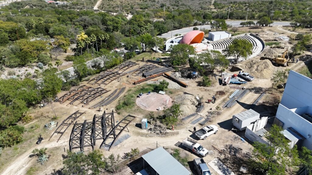 Construye Gobierno de Tamaulipas cubierta sobre concha acústica del parque Siglo XXI en Victoria