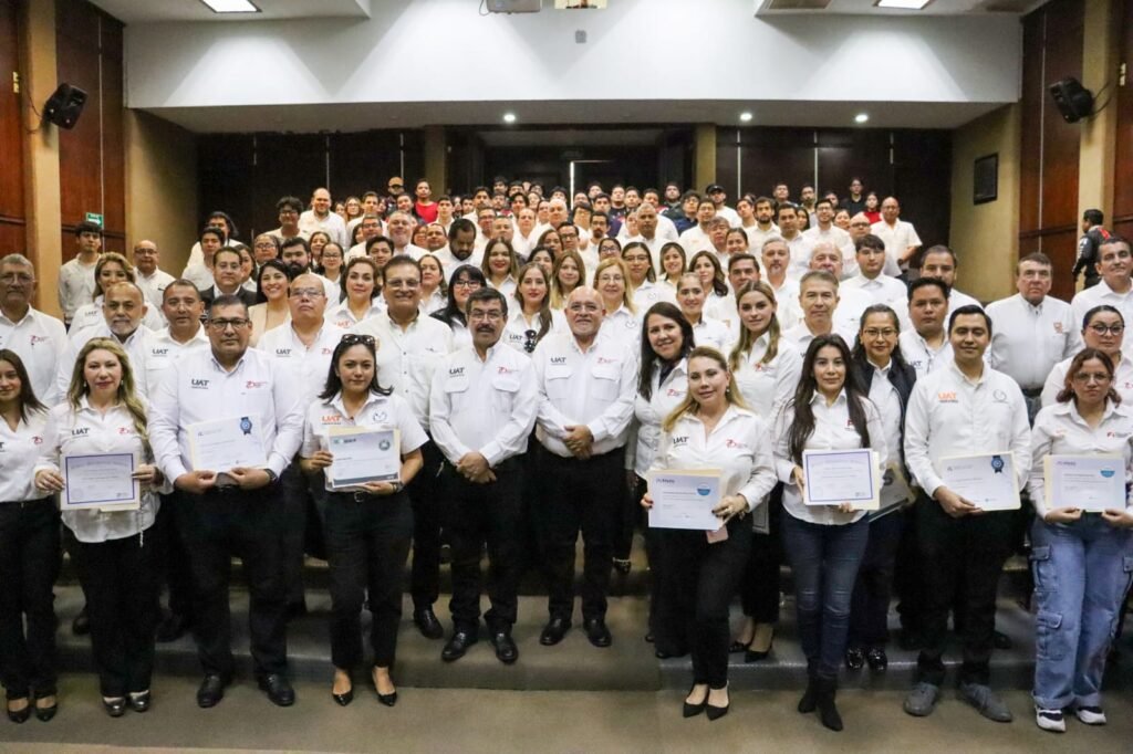 Forma UAT a estudiantes con más competencias para el mercado laboral