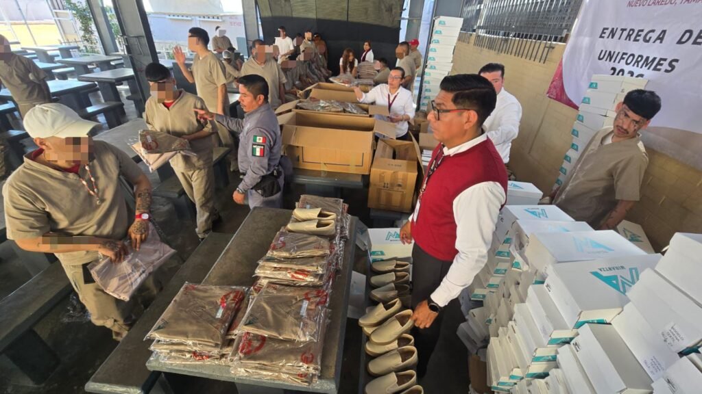 Reciben CEDES de Tamaulipas cuatro mil 500 uniformes, zapatos y ropa de cama