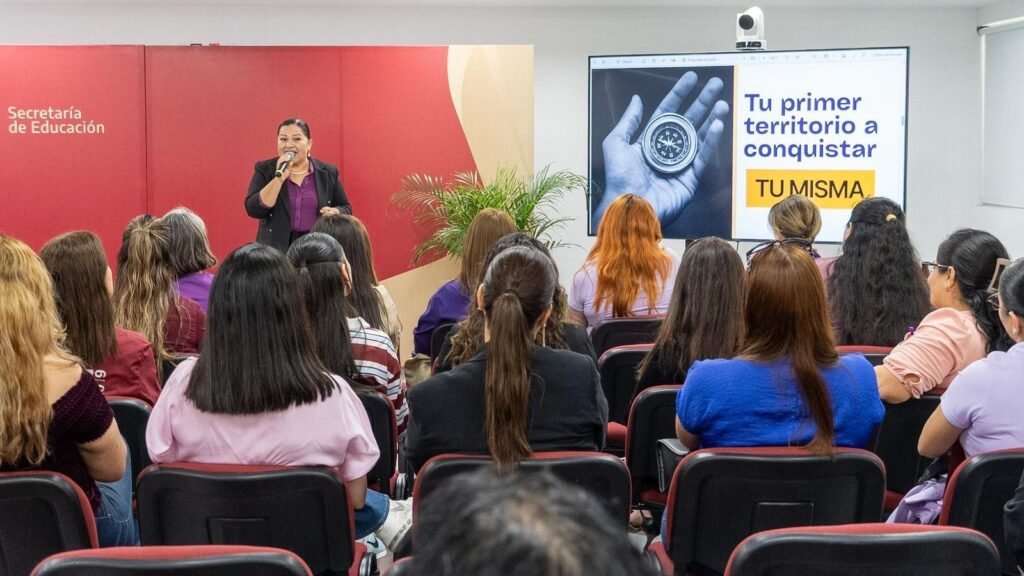 Impulsa Centro de Tecnología Educativa liderazgo femenino a través de la inteligencia emocional