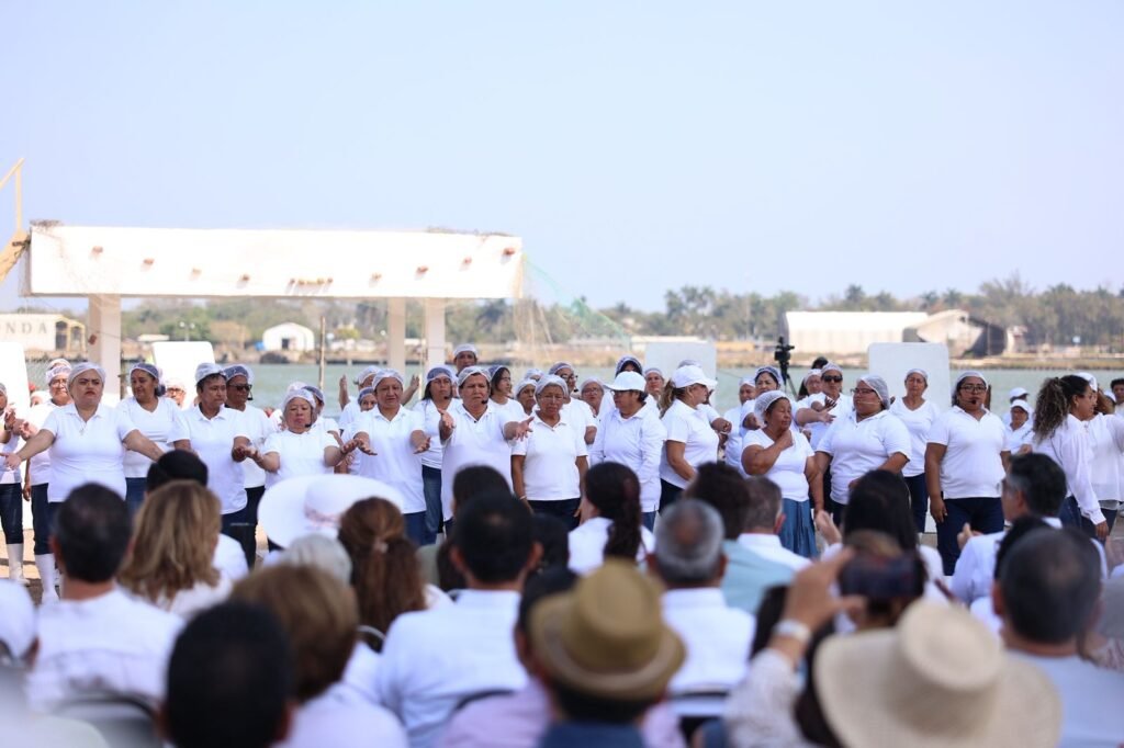 Américo y María de Villarreal reconocen la historia y el trabajo de las despicadoras de Tamaulipas