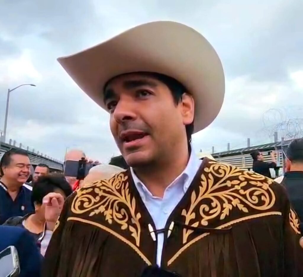 “Abrazo entre alcaldes reafirma la unión fronteriza: Reynosa e Hidalgo comparten más que una línea divisoria”