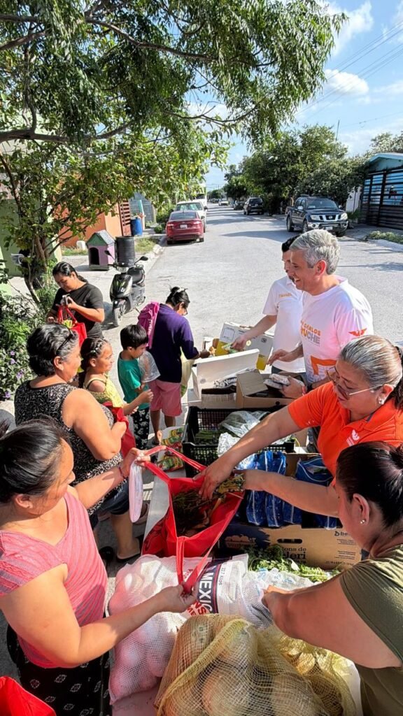 Juan Carlos Zertuche lleva el “Mercadito Naranja” al fraccionamiento Campanario