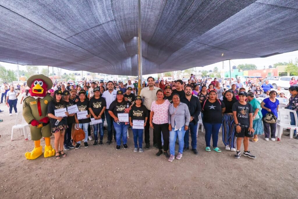 Vecinos del fraccionamiento Halcón reconocieron apoyo del Alcalde Carlos Peña Ortiz