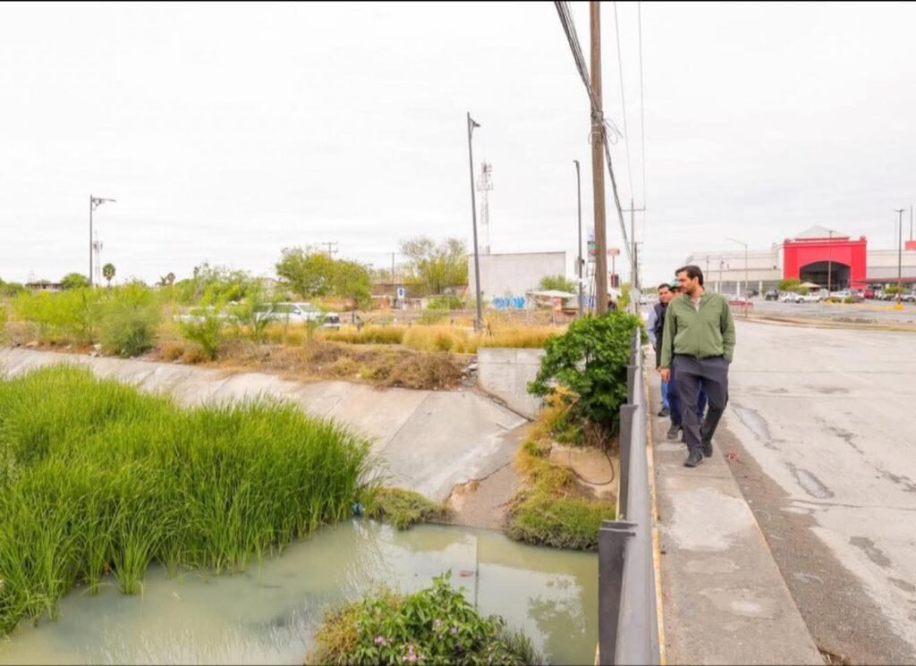 Supervisó Alcalde Carlos Peña Ortiz el desazolve del Dren Reynosa