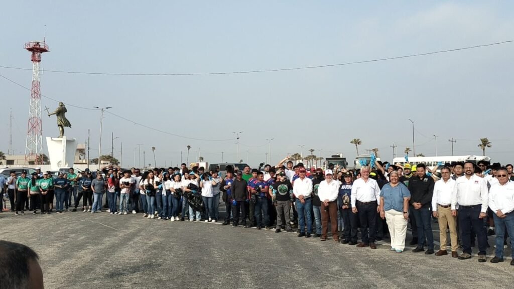 Promueve SET conciencia ambiental con limpieza costera en Playa Bagdad