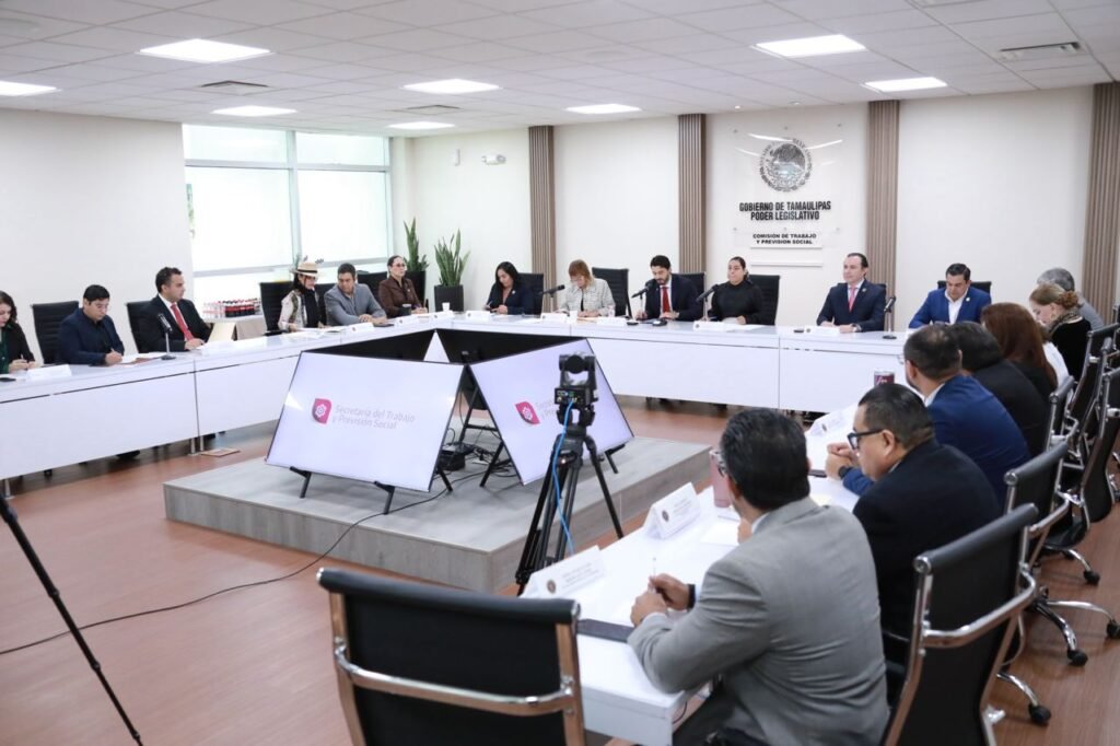 Reportan resultados positivos en política laboral durante comparecencia en el Congreso