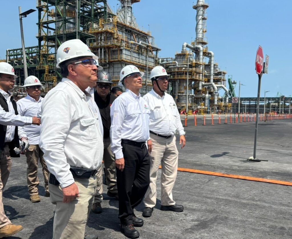 Coordinan acciones para reactivar la operación de la refinería Dos Bocas