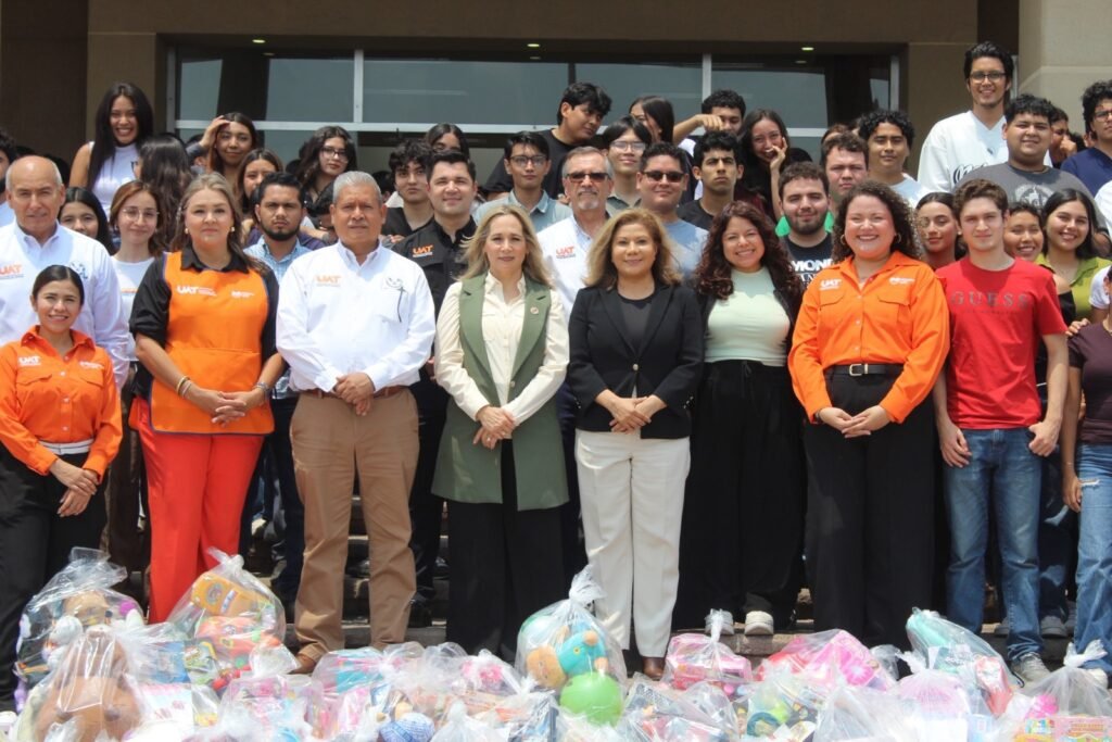 Entregó UAT juguetes a niñas y niños con la jornada “Alegrando Corazones”