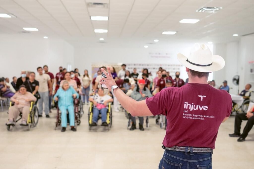 Fortalece INJUVE vínculos intergeneracionales en la Casa Hogar del Adulto Mayor en coordinación con el Sistema DIF Estatal