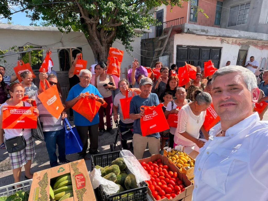 Juan Carlos Zertuche llevó el Mercadito Naranja a la colonia Carlos Cantú