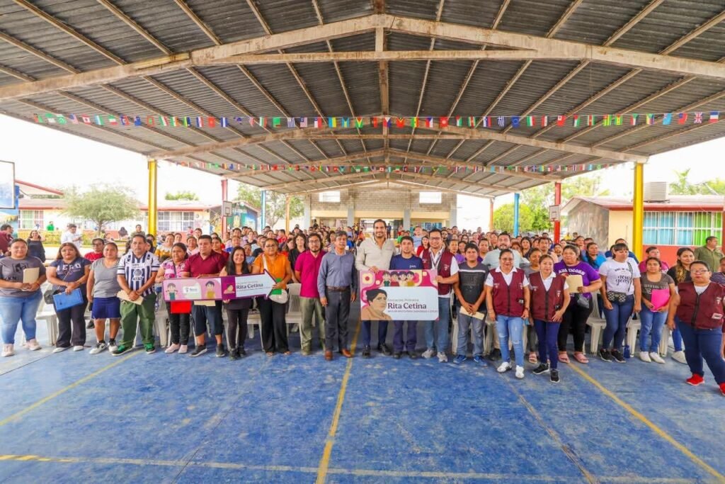 Entregó Alcalde Carlos Peña Ortiz Becas para estudiantes de la escuela primaria Escudo Nacional
