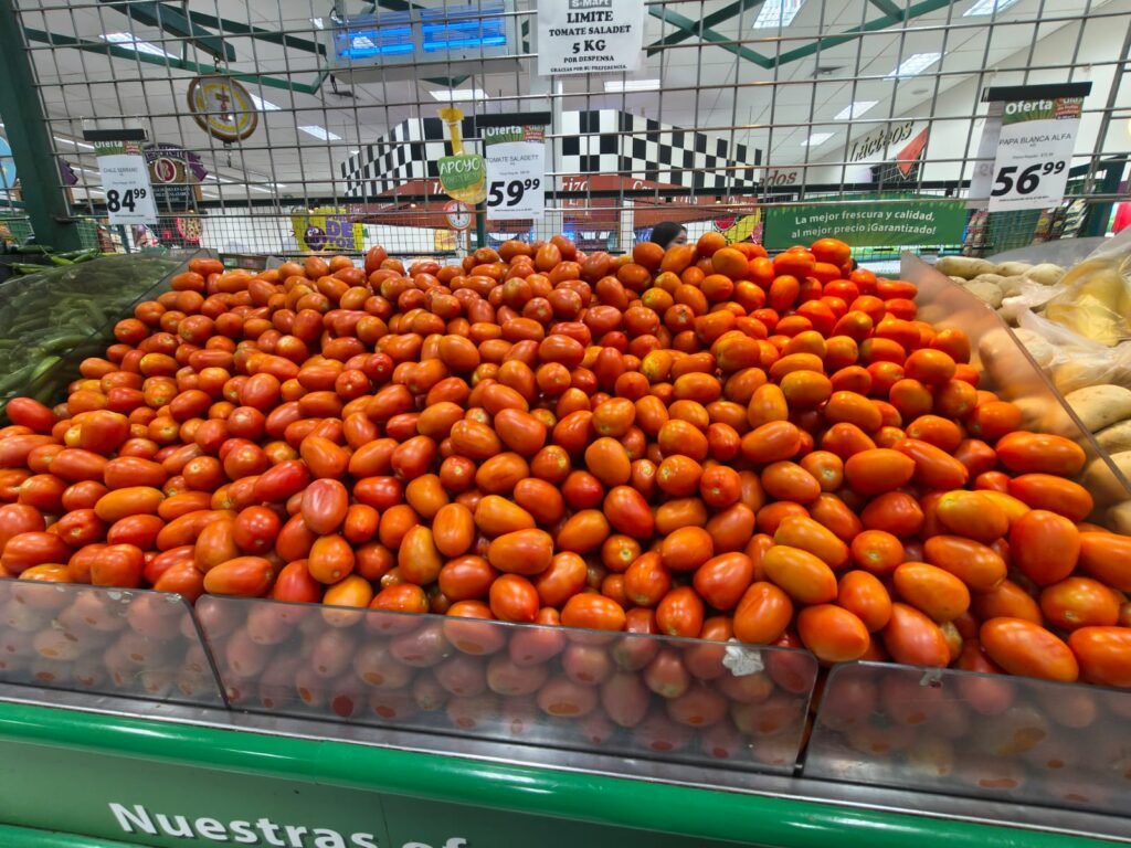 Racionan venta de tomate en supermercados