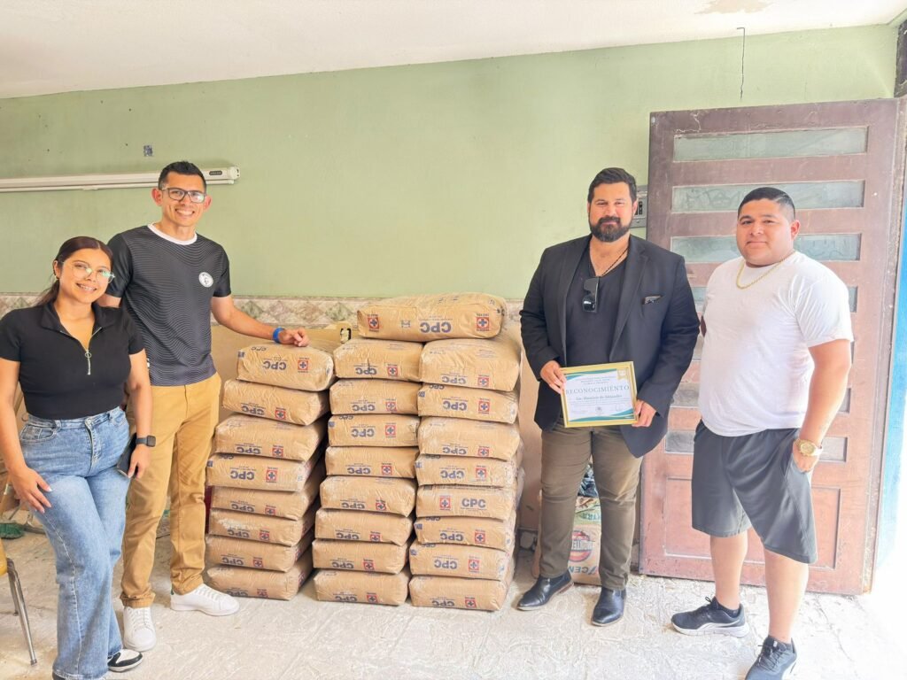 Entregó Mauricio de Alejandro apoyos a escuelas públicas de Reynosa; incluye remodelación de fachada en CAM Tzehuali