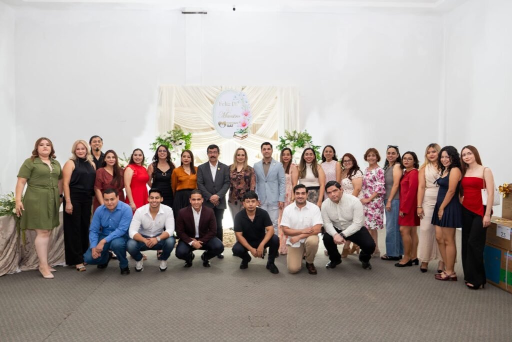 Festejan a maestros de Familia UAT