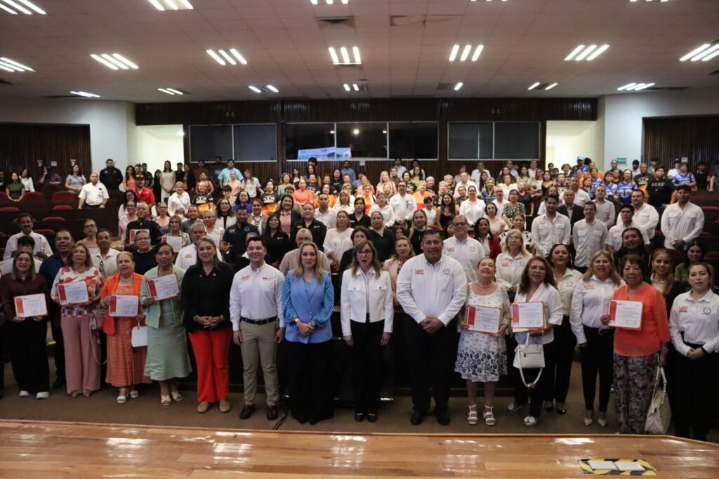 Capacita la UAT a personas mayores en el uso de herramientas digitales