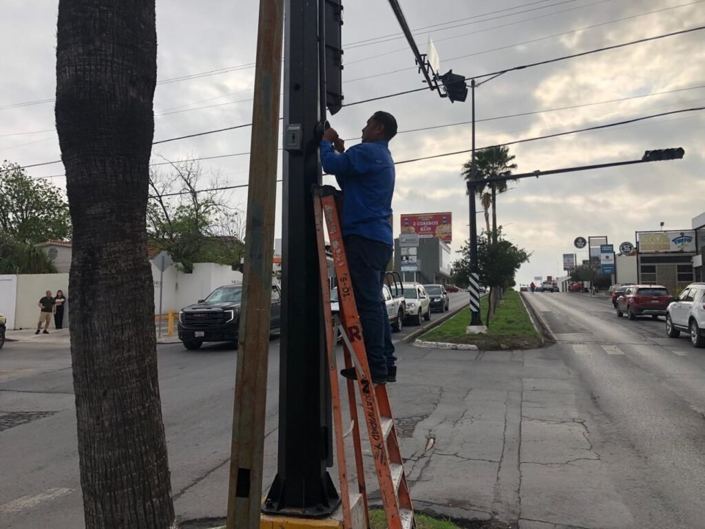 Atiende Secretaría de Servicios Públicos de Reynosa semáforos con fallas por cortes intermitentes de energía eléctrica