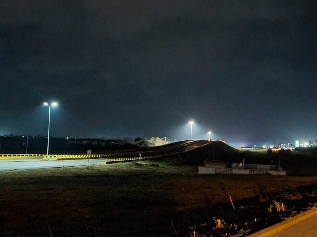 Construye Gobierno del Estado alumbrado público solar en carretera Tampico-Mante