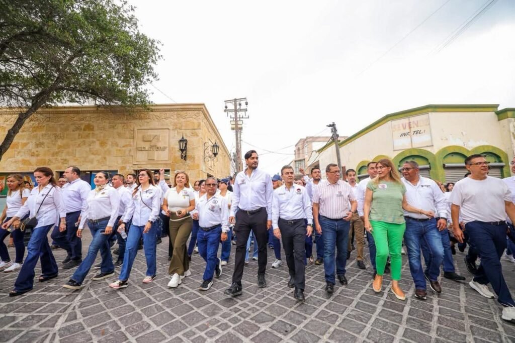 Participó el Alcalde Carlos Peña Ortiz junto al líder de la FTR, Reynaldo Garza Elizondo, en el Desfile Conmemorativo del Día del Trabajo