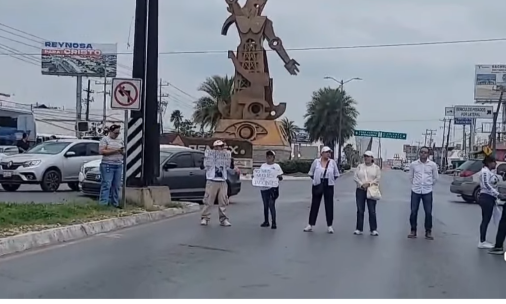 Bloquean bulevar Hidalgo en protesta por ola de violencia