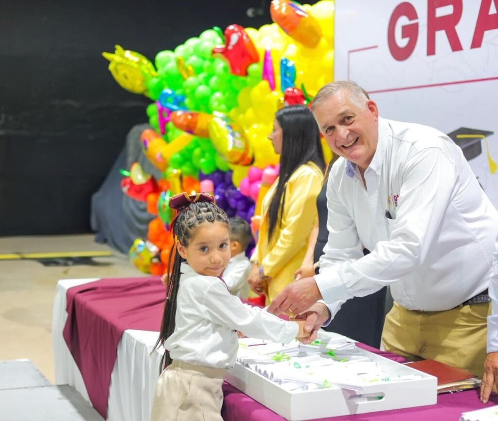 Más de 800 alumnos de los Centros CAIC dan un paso hacia el futuro con respaldo del Alcalde Carlos Peña Ortiz