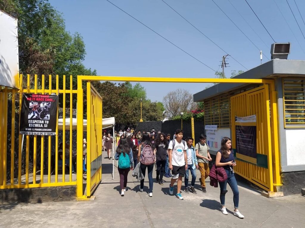 Estudiantes podrán ver el partido inaugural del mundial desde sus casas