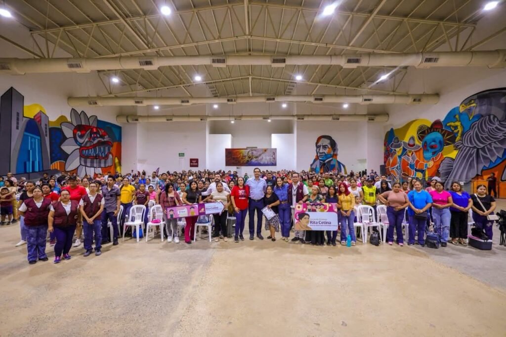 Encabezó Carlos Peña Ortiz entrega de tarjetas de Becas Rita Cetina en Reynosa