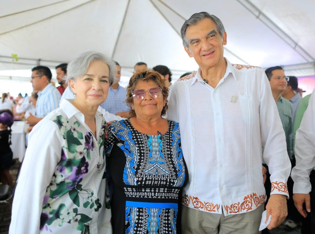 Américo y María de Villarreal benefician a miles en González a través de la brigada Transformando Familias