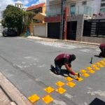 Mejora Gobierno de Carlos Peña Ortiz seguridad vial con instalación de boyas de tráfico