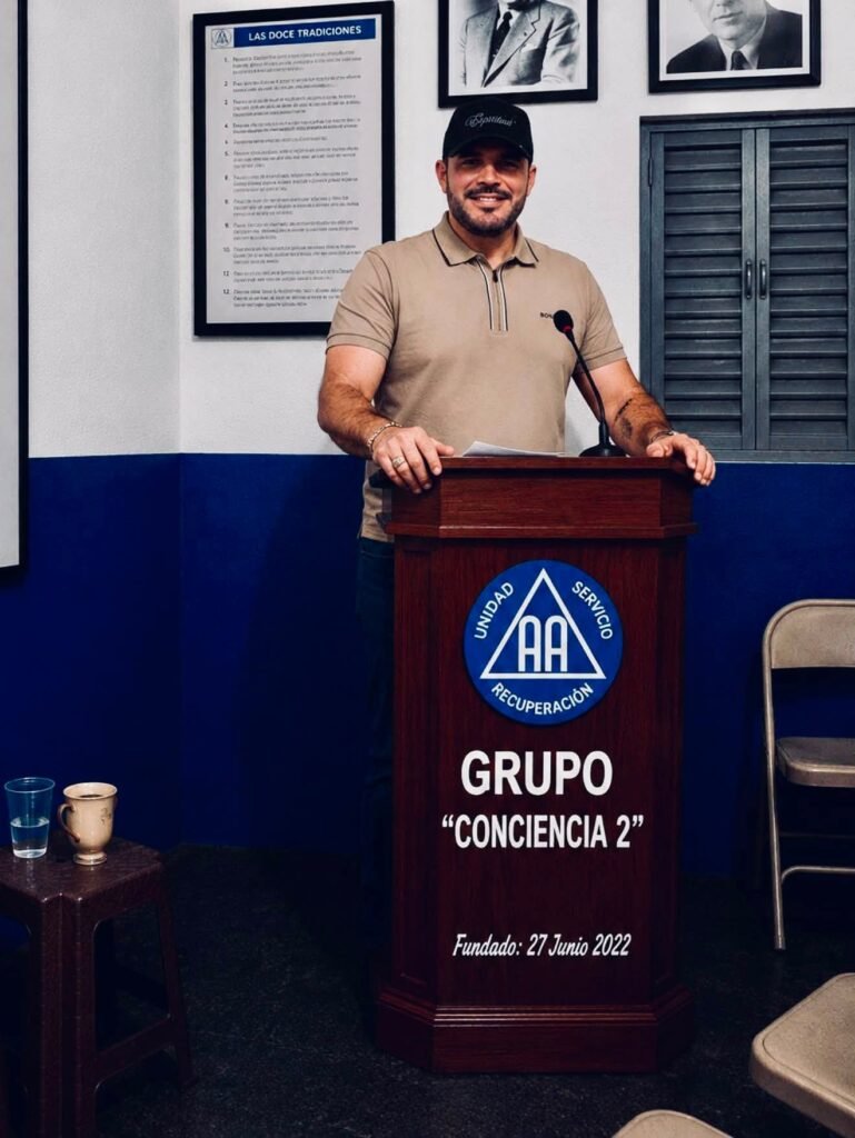 “El Chiquilín” fortalece mensaje de recuperación durante visita al Grupo AA Conciencia 2 de Reynosa