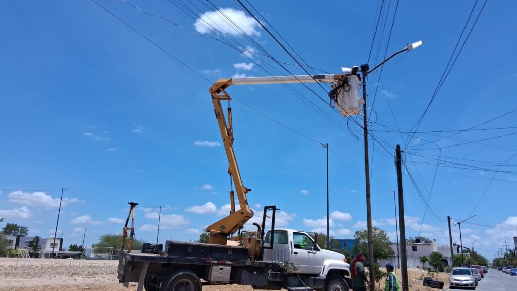 Alumbra Gobierno de Reynosa a Villa Florida y Rincón de las Flores
