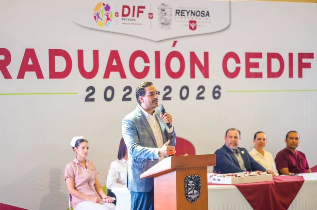Entregó el Alcalde Carlos Peña Ortiz Diplomas a mujeres y hombres graduados del CEDIF